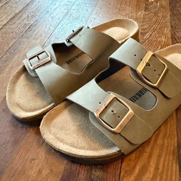 Cushionaire Lane Cork Footbed Sandal - Brown | size 7M - Picture 1 of 7